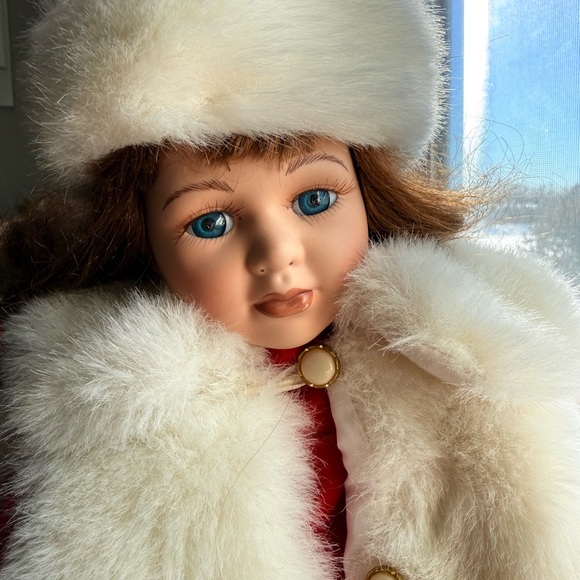 Samantha Collection - Elegant Red and White Doll with Fur Trim - Picture 3 of 12
